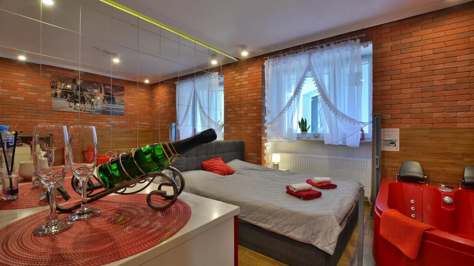 Jacuzzi Apartment Red Kraków 0*,  Polska